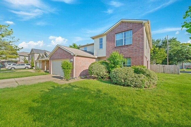 16815 Watering Oaks Ln in Houston, TX - Building Photo - Building Photo