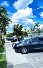 5923 Manchester Way in Tamarac, FL - Building Photo - Building Photo