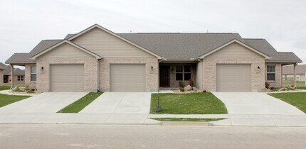2206 Shamrock Ln in Troy, OH - Building Photo - Building Photo
