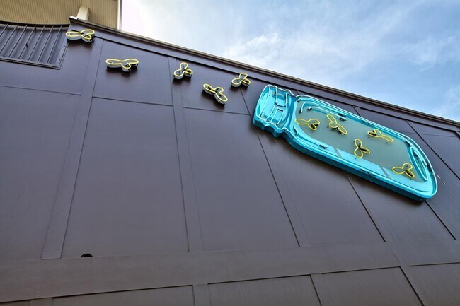 property at 924 E 51st St