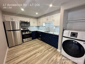 47 Avonwood Rd in Avon, CT - Building Photo