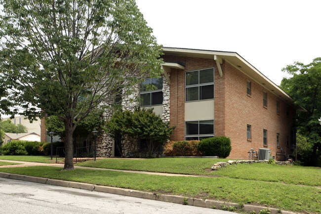 1811 S Cheyenne Ave in Tulsa, OK - Foto de edificio - Building Photo