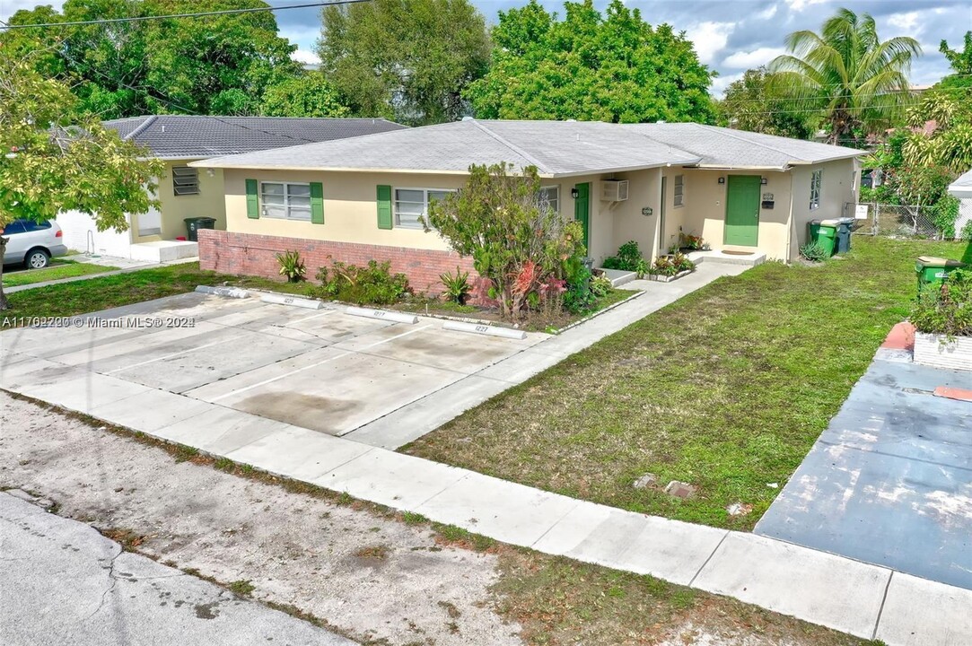 1225 NE 136th Terrace in North Miami, FL - Building Photo