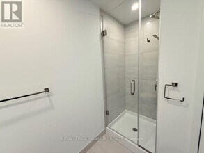 1 Fairview Rd E in Mississauga, ON - Building Photo - Building Photo