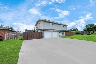 5747 Turtle Creek Rd in Houston, TX - Building Photo - Building Photo