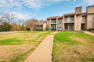 12016 Leisure Dr in Dallas, TX - Building Photo - Building Photo