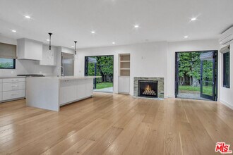 11339 Montana Ave in Los Angeles, CA - Building Photo - Building Photo