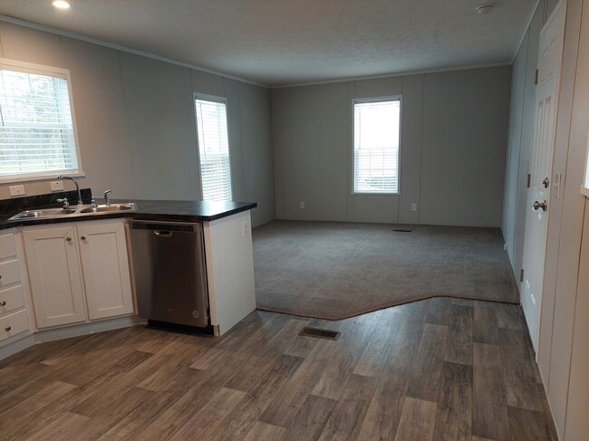 62 Tulip Ln in Belleville, MI - Building Photo - Building Photo