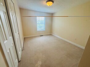 385 Oaktree Blvd in Christiansburg, VA - Foto de edificio - Building Photo