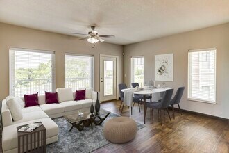 Fairway Flats in Lawrence, KS - Foto de edificio - Building Photo