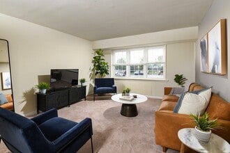 Willowbrook in Boothwyn, PA - Foto de edificio - Building Photo