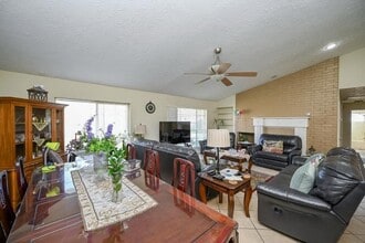 14306 Southline Rd in Sugar Land, TX - Building Photo - Building Photo