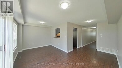 4422 Fairview St in Burlington, ON - Building Photo - Building Photo
