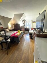 18 Quint Ave in Boston, MA - Foto de edificio - Building Photo