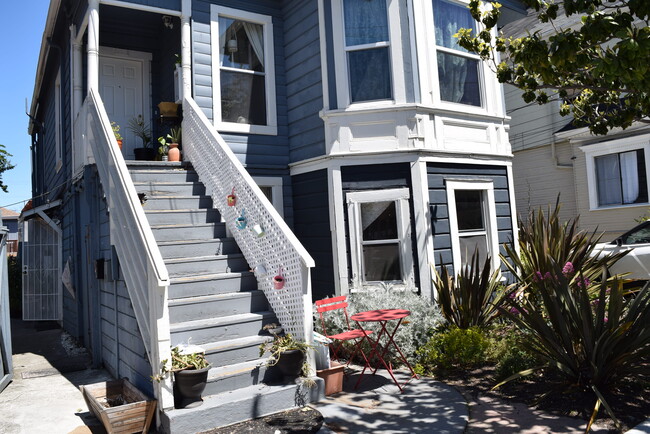 1070 56th St in Oakland, CA - Building Photo - Building Photo