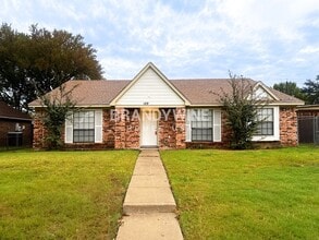 129 E Bancroft Dr in Garland, TX - Building Photo - Building Photo