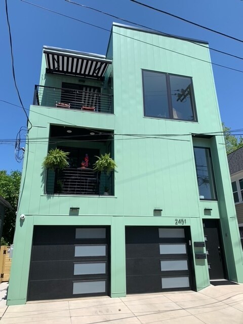 2451 Thurman Ave, Unit #2 in Cleveland, OH - Foto de edificio