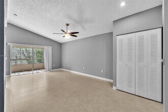 2850 N Oakland Forest Dr in Oakland Park, FL - Foto de edificio - Building Photo