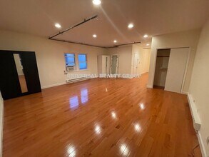 250 3rd Ave, Unit 2 in New York, NY - Building Photo - Building Photo