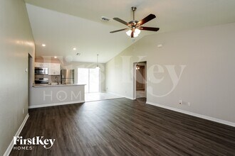 1113 NW 1st Ave in Cape Coral, FL - Foto de edificio - Building Photo