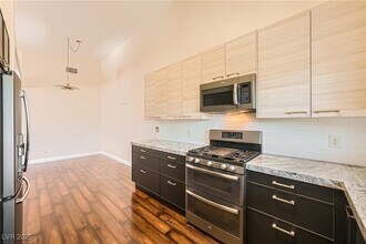 2152 Quartz Cliff St in Las Vegas, NV - Building Photo - Building Photo