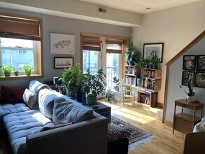 2350 N Kedzie Blvd in Chicago, IL - Building Photo - Building Photo