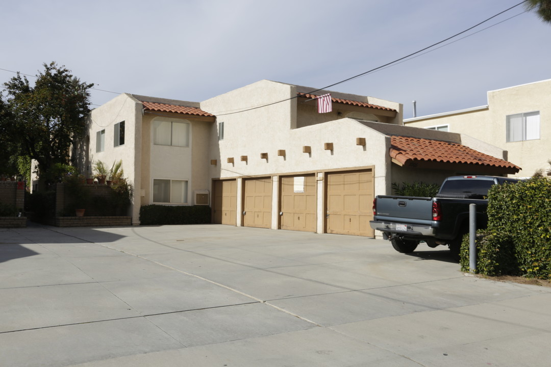 1005 Alabama St in Huntington Beach, CA - Building Photo