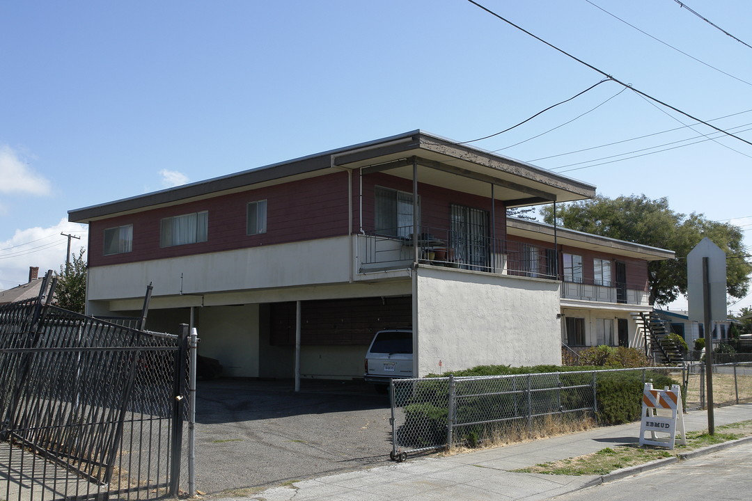 8130 Birch St in Oakland, CA - Foto de edificio