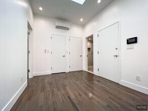 202 Greenpoint Ave in Brooklyn, NY - Building Photo - Building Photo
