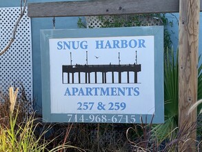 Snug Harbor in Seal Beach, CA - Building Photo - Building Photo