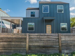 1004 Wheatley Ave in Austin, TX - Building Photo - Building Photo