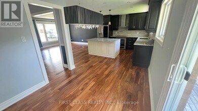 3082 Lindenlea Dr in Mississauga, ON - Building Photo - Building Photo