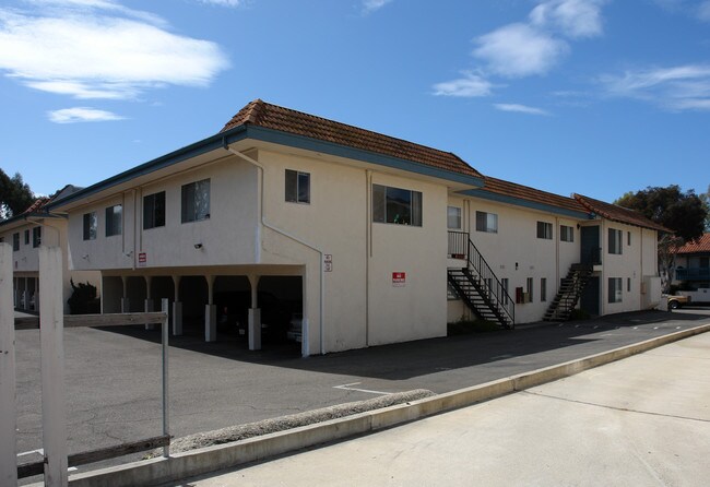 426 Ellwood Beach Dr in Goleta, CA - Foto de edificio - Building Photo