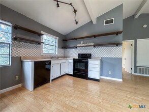 571 Firefly Dr in Canyon Lake, TX - Building Photo - Building Photo