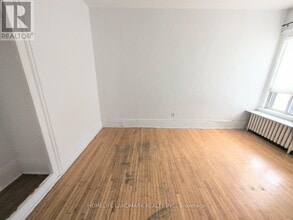 26 Lippincott St in Toronto, ON - Building Photo - Building Photo