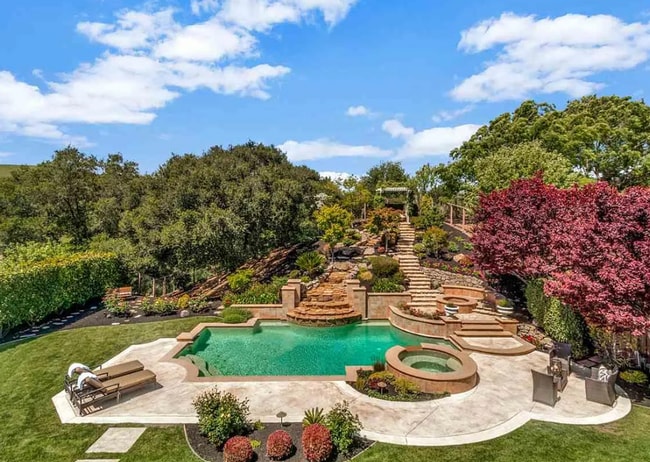 property at 107 Lyndhurst Pl