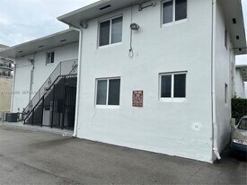 35 SW 21st Ave in Miami, FL - Building Photo