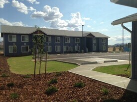 906 Shumway Rd in Omak, WA - Building Photo