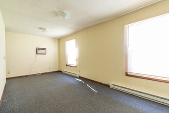 Smith and Royer Apartments in Macomb, IL - Foto de edificio - Interior Photo