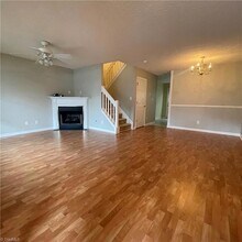 24 Sidney Marie Ct in Greensboro, NC - Foto de edificio - Building Photo