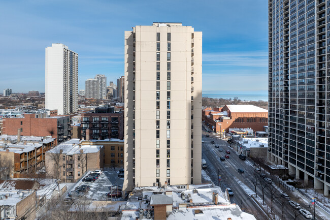 LaSalle Terrace in Chicago, IL - Building Photo - Building Photo