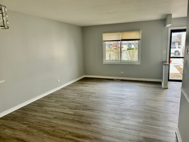 126 Honeysuckle Ct in Rolling Meadows, IL - Building Photo - Building Photo