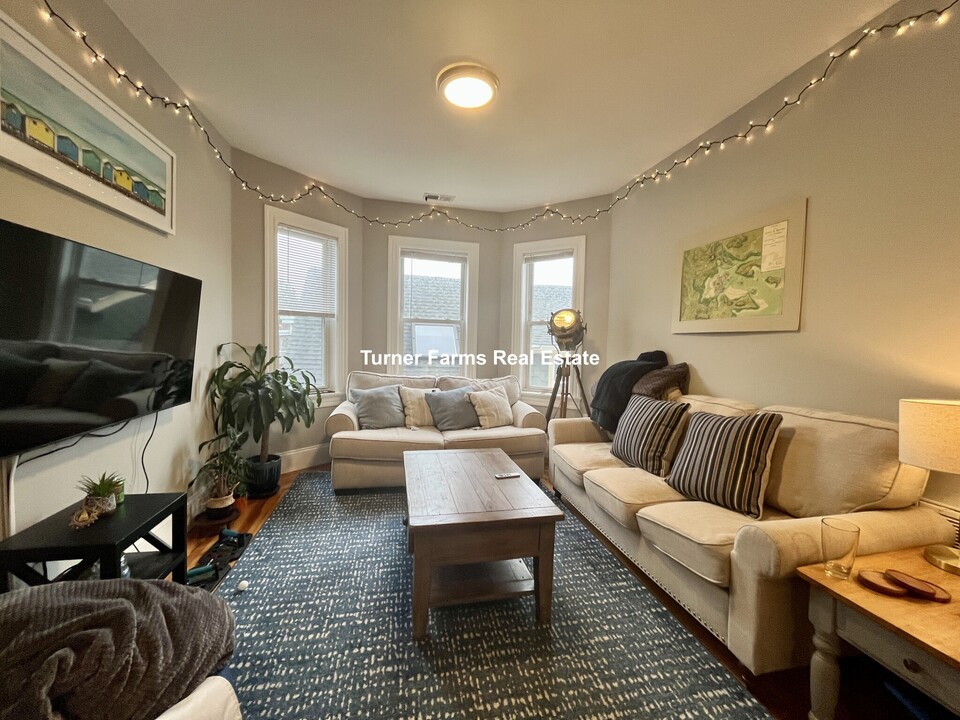 33 Hancock St, Unit 3 in Somerville, MA - Building Photo