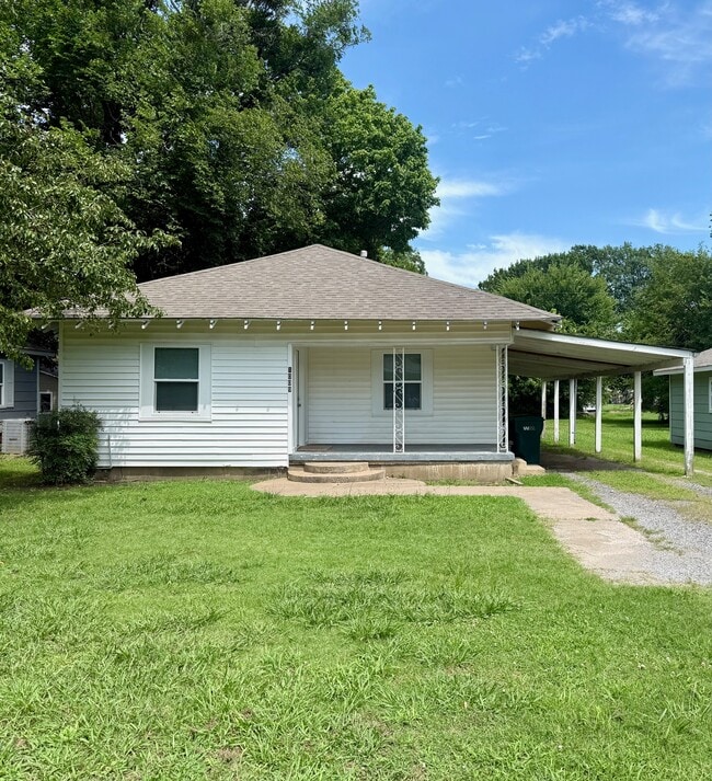 property at 1009 S Muskogee St