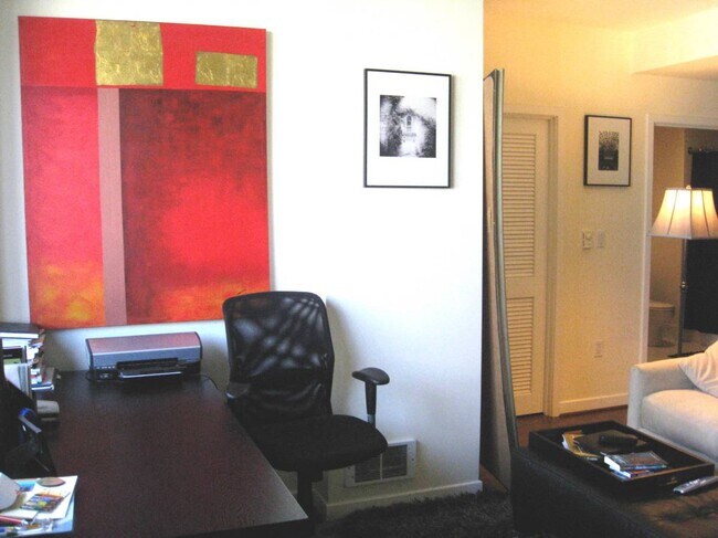 260 King St, Unit Junior Bedroom in San Francisco, CA - Building Photo - Building Photo