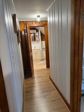 618 Leonard Ave, Unit Upper in Dekalb, IL - Foto de edificio - Building Photo