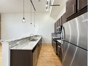 1426 W 21st St, Unit M07H in Chicago, IL - Building Photo - Building Photo
