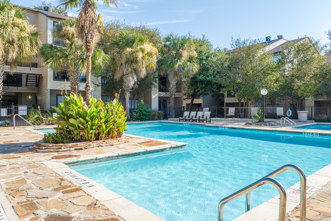 Mackenzie Pointe Apartments in Austin, TX - Foto de edificio