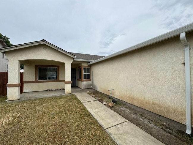 1637 Terra Vista Ln in Stockton, CA - Building Photo - Building Photo
