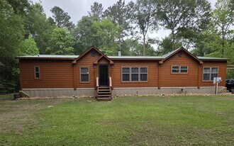 21683 White Oak Dr in Conroe, TX - Building Photo